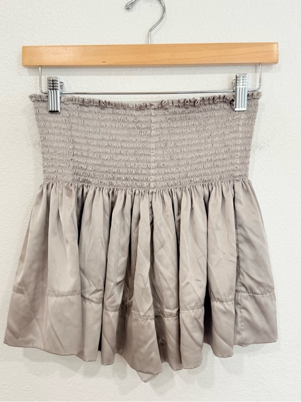 Natural life silver satin swing shorts high waisted women’s size x-small/small - Picture 3 of 3